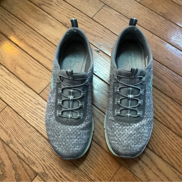 SKECHERS ATHLETIC SHOES MEMORY FOAM RELAXED FIT SIZE 7.5 - Picture 1 of 5